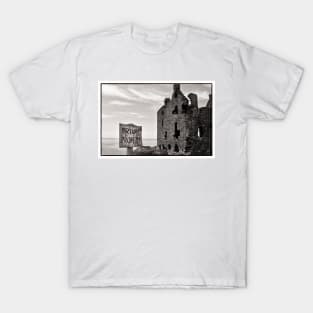 Private Property: Dunskey castle near Portpatrick, Scotland. T-Shirt